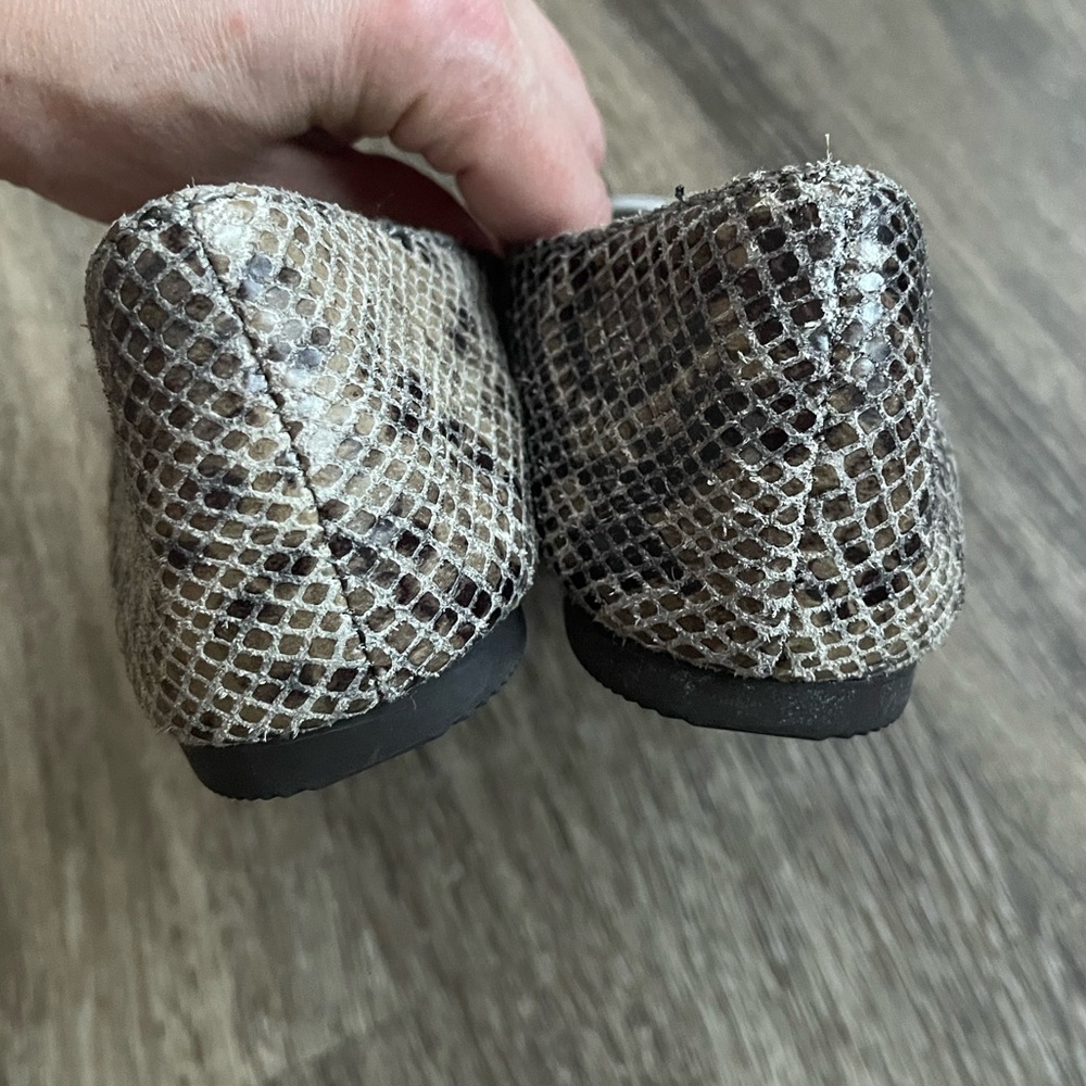 Fossil Women's grey Snakeskin ballet flats - Picture 4 of 8